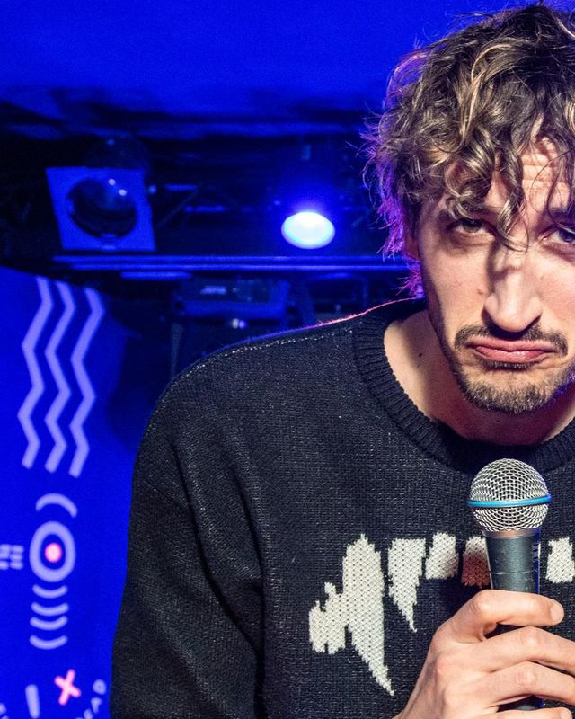 Berni Wagner auf der Bühne des Chaos Comedy Club